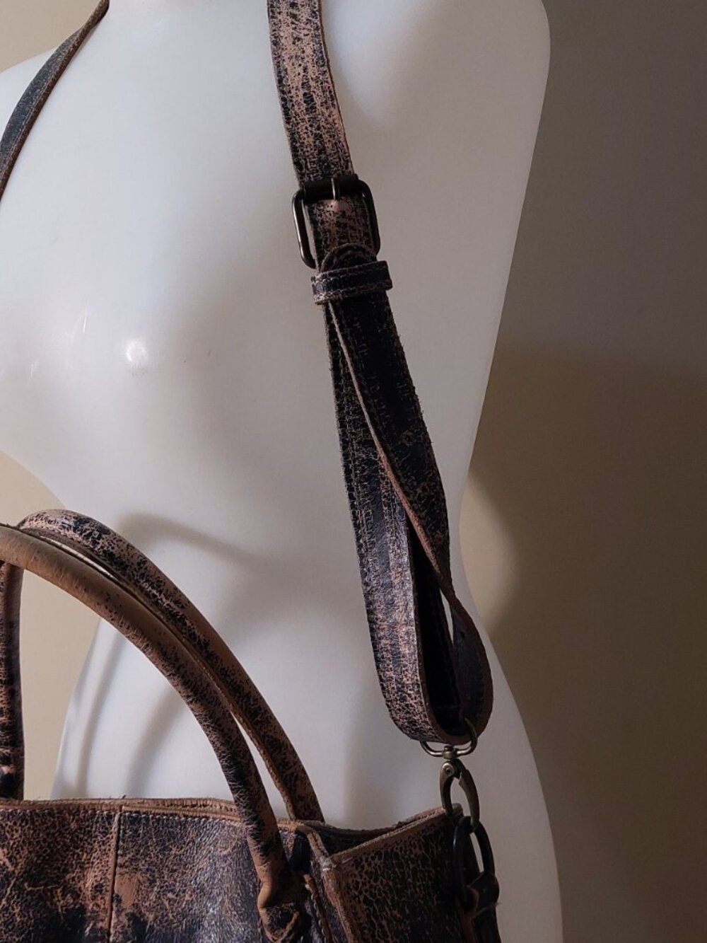 BED|STU Rockaway Brown/Black Lux Distressed Leather Shoulder/Crossbody Tote O/S - Picture 13 of 16